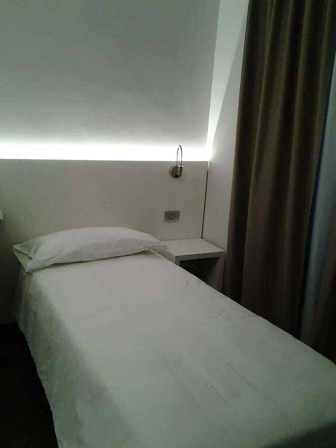 Albergo Dongo 3*,