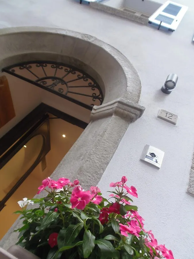 Albergo Dongo 3*,